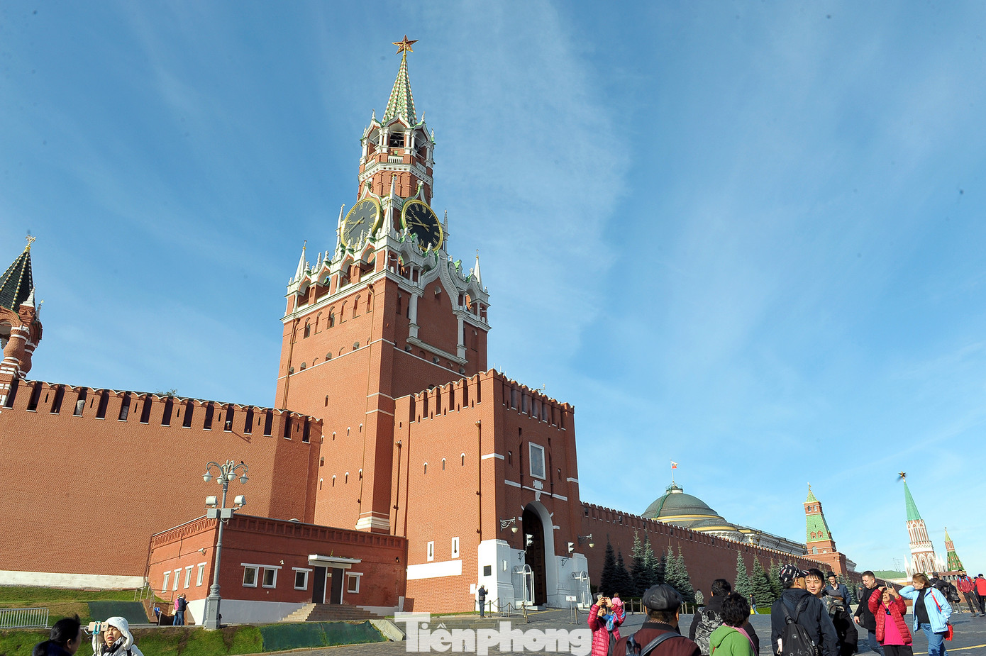 Nhà thờ chính tòa thánh Vasily, Bảo tàng Lịch sử quốc gia Nga, Tháp đồng Hồ Spasskaya thuộc điện Kremlin ở Quảng trường Đỏ. Ảnh: Xuân Tùng