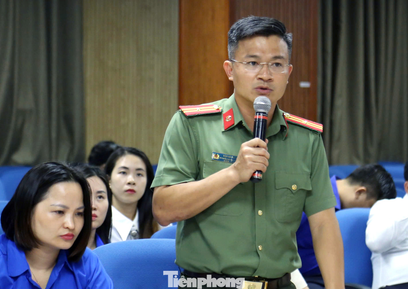 Các đại biểu ý kiến tại hội nghị. Ảnh: Xuân Tùng - Lâm Đăng Hải