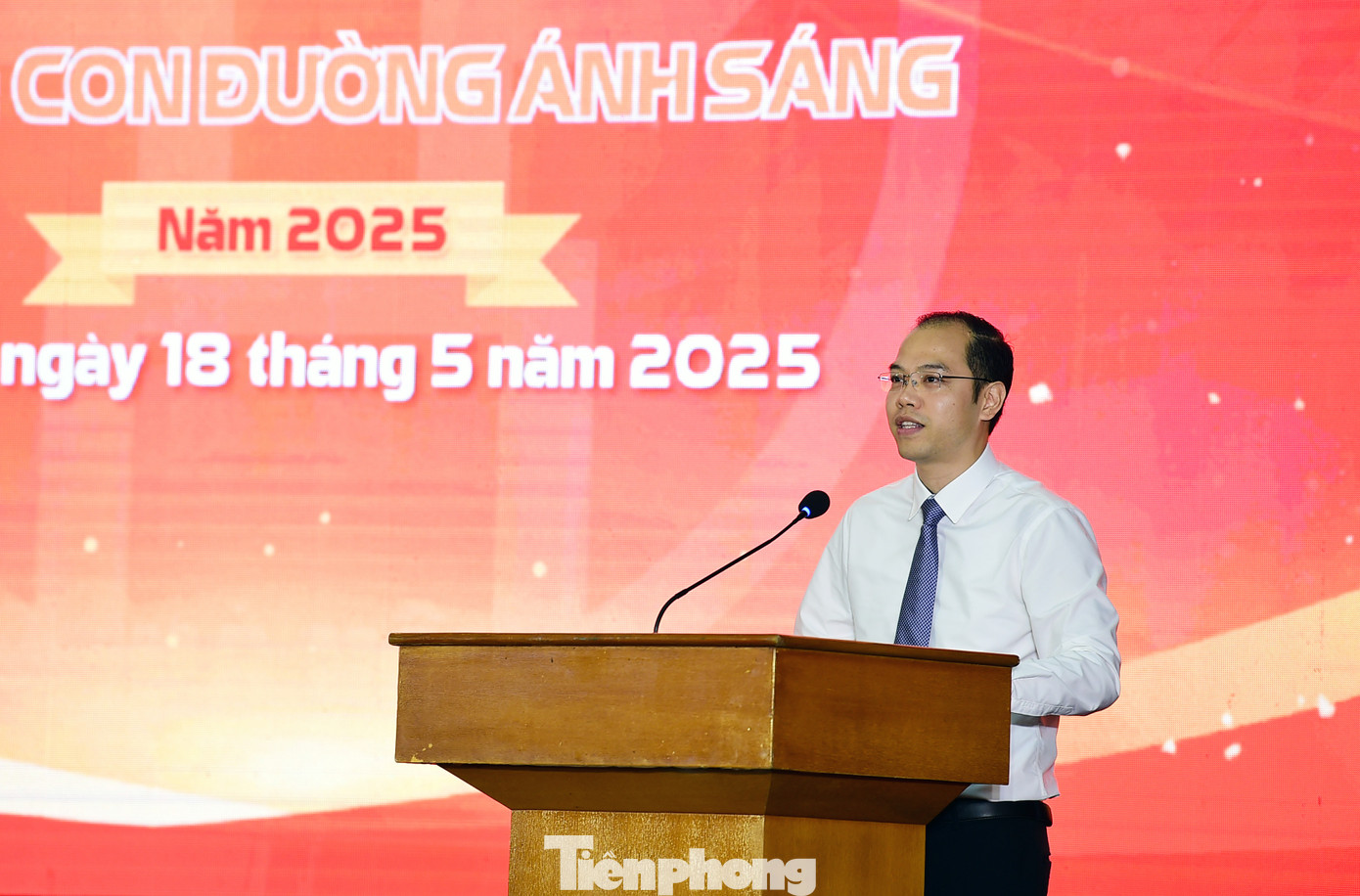 Anh Nguyễn Tiến Hưng phát biểu tại vòng chung kết hội thi. Ảnh: Xuân Tùng Anh Nguyễn Tiến Hưng phát biểu tại vòng chung kết hội thi. Ảnh: Xuân Tùng