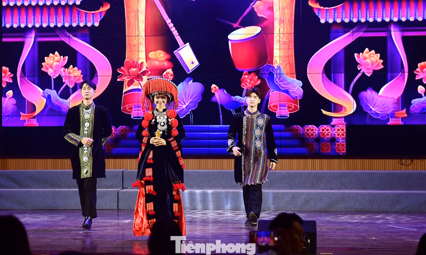 Trong khuôn khổ của Ngày hội, tọa đàm và phỏng vấn tuyển dụng được tổ chức với chủ đề “VP Discovery” tạo cơ hội cho các bạn trẻ tiếp xúc với doanh nghiệp, tìm hiểu cơ hội nghề nghiệp việc làm. Các bạn sinh viên cũng đã nhận được sự tư vấn, trao đổi từ các nhà tuyển dụng và trực tiếp ứng tuyển vào các vị trí công việc hoặc thực tập tại các doanh nghiệp.