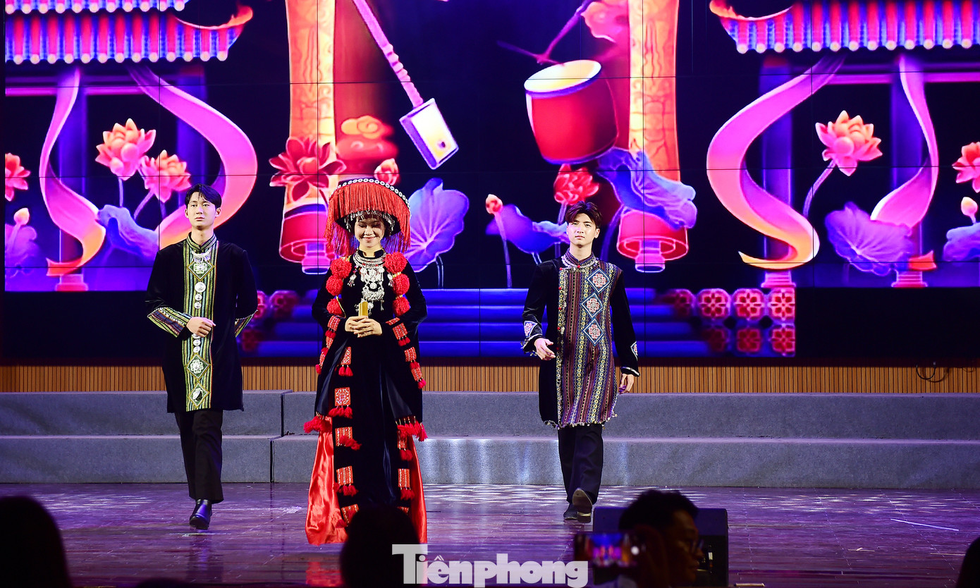 Trong khuôn khổ của Ngày hội, tọa đàm và phỏng vấn tuyển dụng được tổ chức với chủ đề “VP Discovery” tạo cơ hội cho các bạn trẻ tiếp xúc với doanh nghiệp, tìm hiểu cơ hội nghề nghiệp việc làm. Các bạn sinh viên cũng đã nhận được sự tư vấn, trao đổi từ các nhà tuyển dụng và trực tiếp ứng tuyển vào các vị trí công việc hoặc thực tập tại các doanh nghiệp.