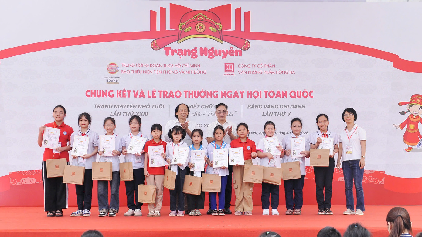 Các thí sinh đoạt giải Nhì nội dung Viết chữ đẹp “Nét chữ - Nết người” lần thứ XXIII.