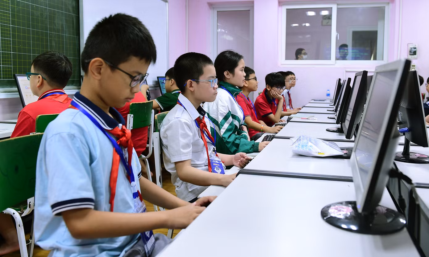 Trong vòng Chung kết Hội thi, các thí sinh tranh tài ở 6 bảng thi. Ảnh: Xuân Tùng