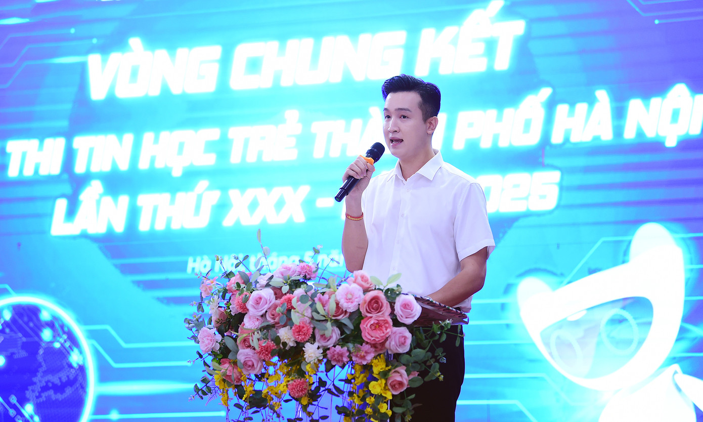 Anh Đào Đức Việt phát biểu khai mạc vòng chung kết hội thi. Ảnh: Xuân Tùng