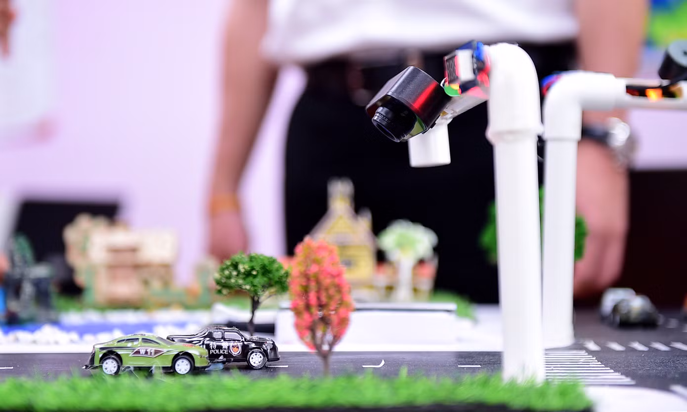 Mô hình “Giao thông xanh với AI” tích hợp công nghệ AI và YOLO. Ảnh: Xuân Tùng