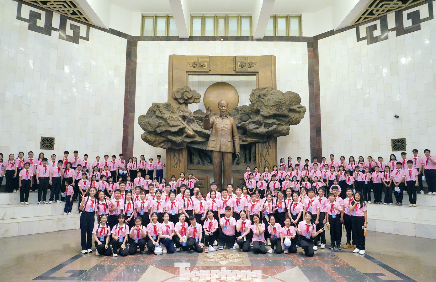 Đến thăm Bảo tàng Hồ Chí Minh, các em thiếu niên nhi đồng tiêu biểu trên cả nước có dịp ngược dòng lịch sử, ôn lại hành trình bôn ba tìm đường cứu nước của Bác; hiểu thêm về cuộc đời, sự nghiệp cách mạng của Người qua nhiều hiện vật, tư liệu quý.