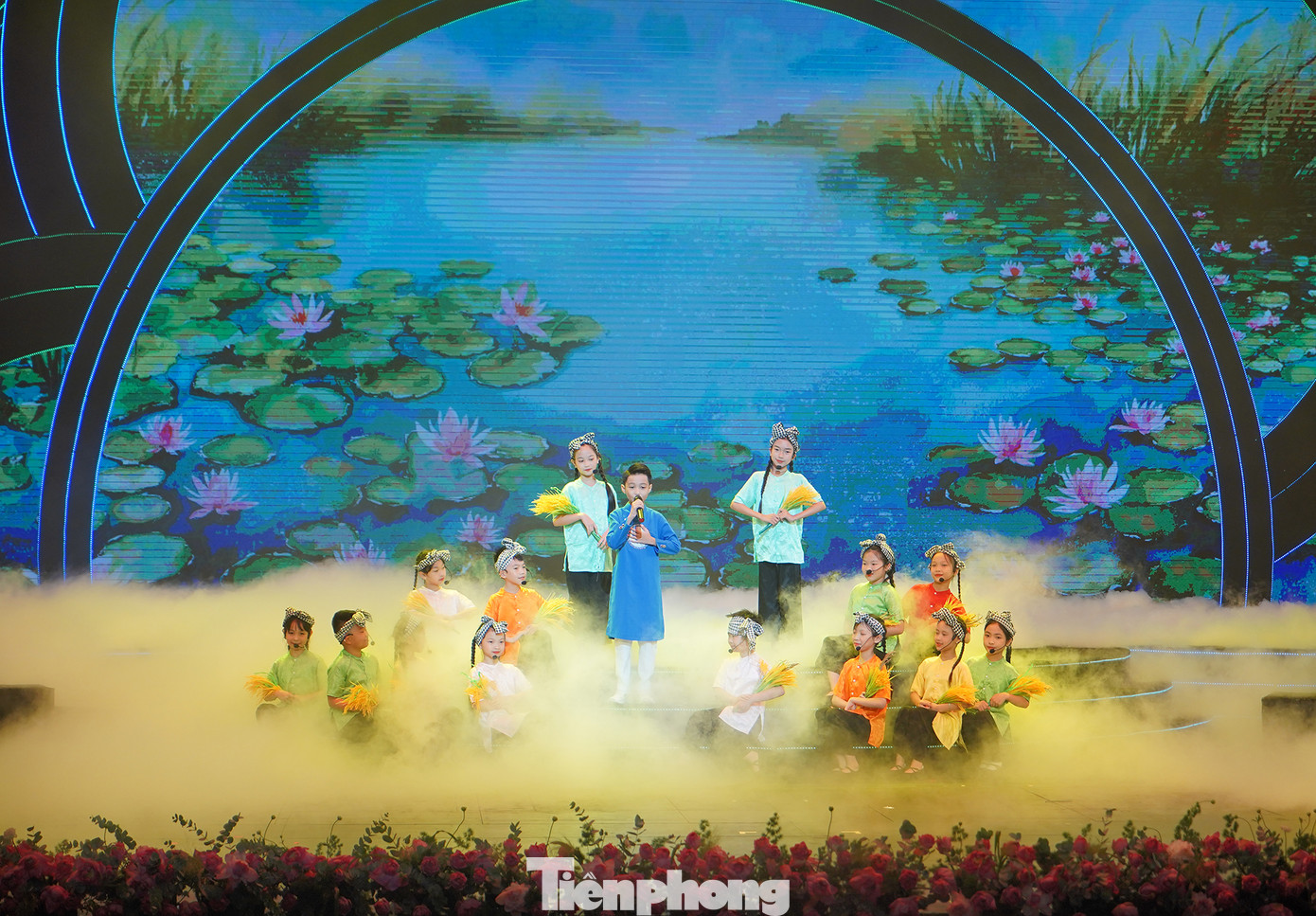 Trong lễ tuyên dương, những giai điệu tha thiết “Ai yêu nhi đồng bằng Bác Hồ Chí Minh/ Ai yêu Bác Hồ Chí Minh hơn thiếu niên nhi đồng” cùng với nhiều lời ca tiếng hát về tình yêu quê hương đất nước, tình yêu Bác Hồ... tiếp tục được các em thiếu nhi, các Cháu ngoan Bác Hồ ca vang. Những giai điệu, lời ca ấy cũng chính là tình cảm, lòng biết ơn sâu sắc của các thế hệ thiếu nhi cả nước dành cho Bác Hồ kính yêu.