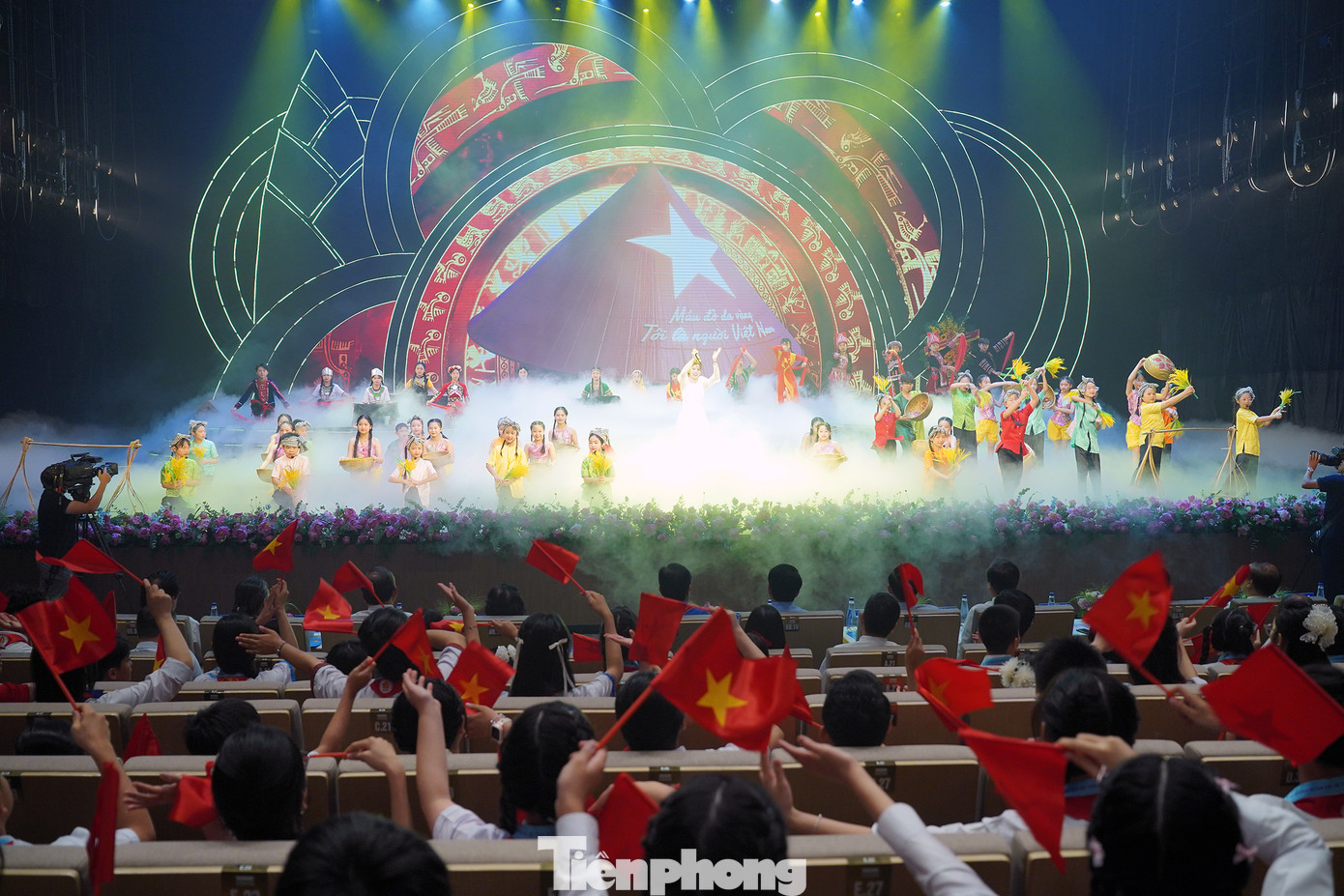 Bằng những việc làm cụ thể và ý nghĩa, các em thiếu nhi hôm nay đang viết nên những trang đẹp đẽ trong câu chuyện tuổi thơ hôm nay - xứng đáng là những Cháu ngoan Bác Hồ, chủ nhân tương lai của Đất nước.