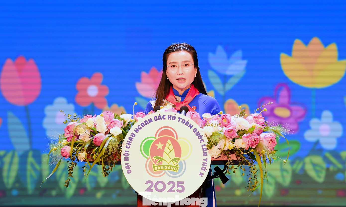 Chị Nguyễn Phạm Duy Trang phát biểu tại Lễ tuyên dương. Ảnh: Xuân Tùng