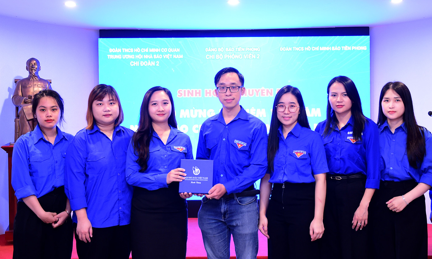 Dịp này, Chi bộ Phóng viên 2 (Đảng bộ báo Tiền Phong), Đoàn TNCS Hồ Chí Minh báo Tiền Phong, Đoàn TNCS Hồ Chí Minh Hội Nhà báo Việt Nam đã tặng quà, trao đổi nhiều nội dung hoạt động giao lưu, phối hợp trong thời gian tới.