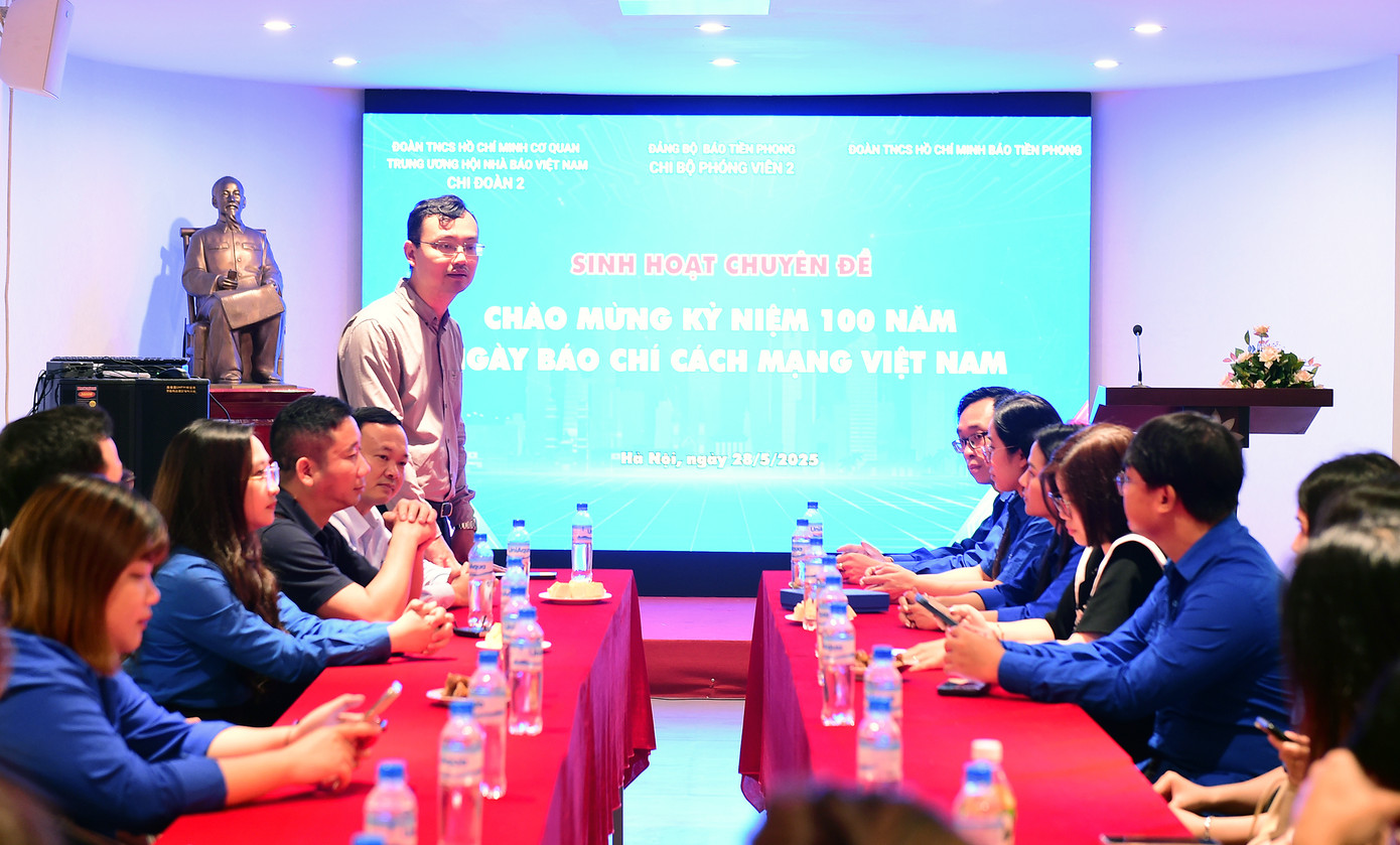 Các đại biểu phát biểu ý kiến tại buổi sinh hoạt chuyên đề Chào mừng kỷ niệm 100 năm Ngày Báo chí Cách mạng Việt Nam, tổ chức tại Bảo tàng Báo chí Việt Nam.