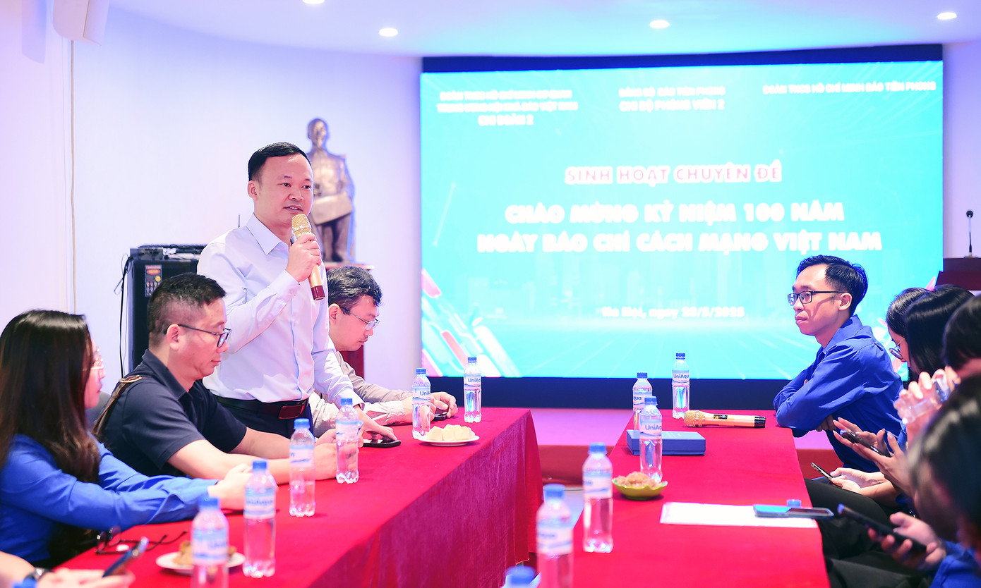 Các đại biểu phát biểu ý kiến tại buổi sinh hoạt chuyên đề Chào mừng kỷ niệm 100 năm Ngày Báo chí Cách mạng Việt Nam, tổ chức tại Bảo tàng Báo chí Việt Nam.