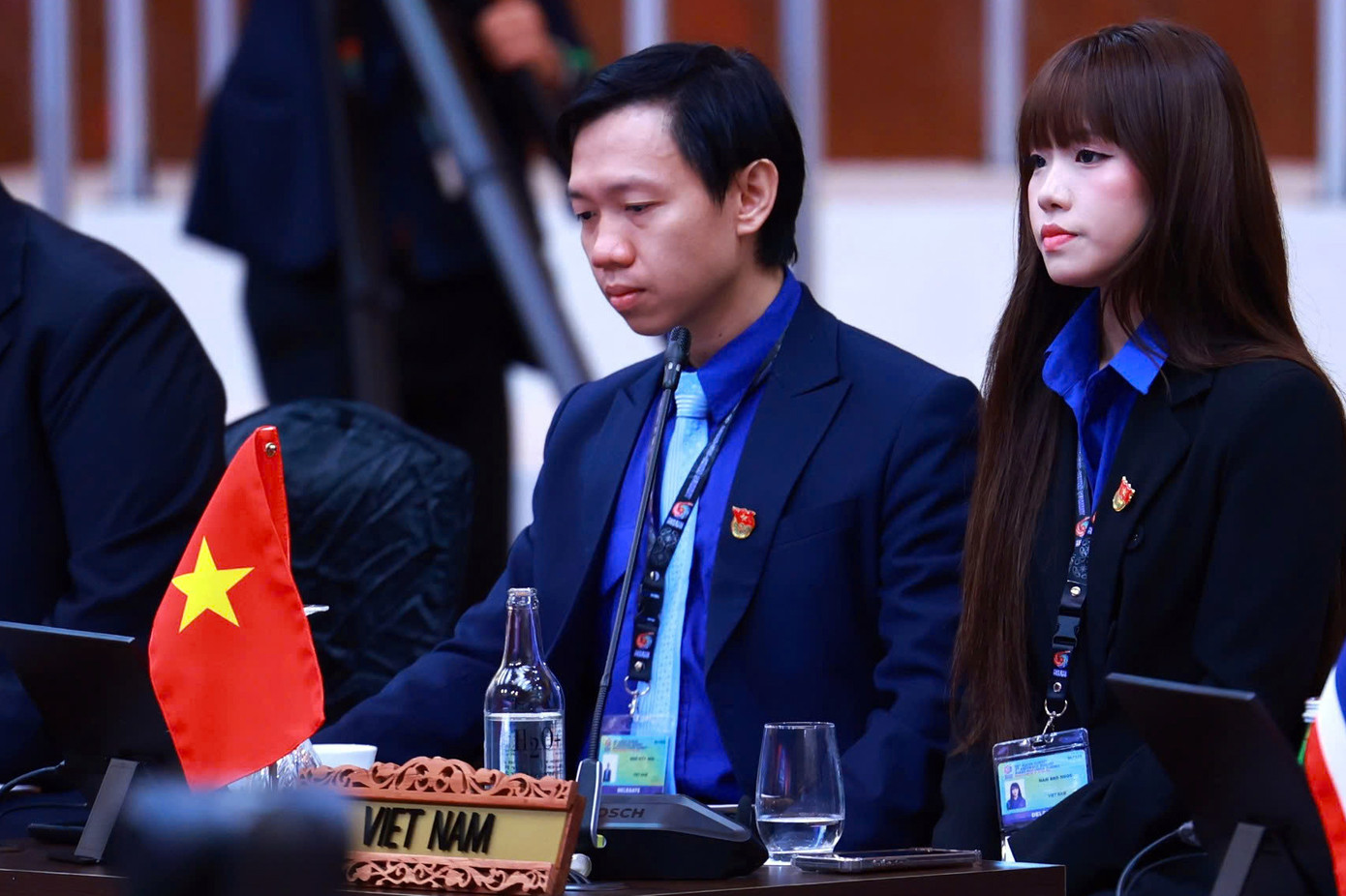 Hai đại biểu thanh niên Việt Nam tham dự chương trình đối thoại. Ảnh: Dương Giang/TTXVN Hai đại biểu thanh niên Việt Nam tham dự chương trình đối thoại. Ảnh: Dương Giang/TTXVN