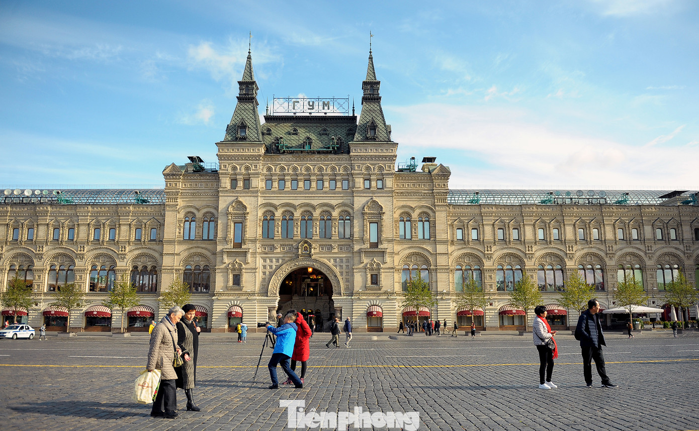 Trung tâm thương mại từ thế kỷ XIX đối diện với Điện Kremlin trên Quảng trường Đỏ. Ảnh: Xuân Tùng