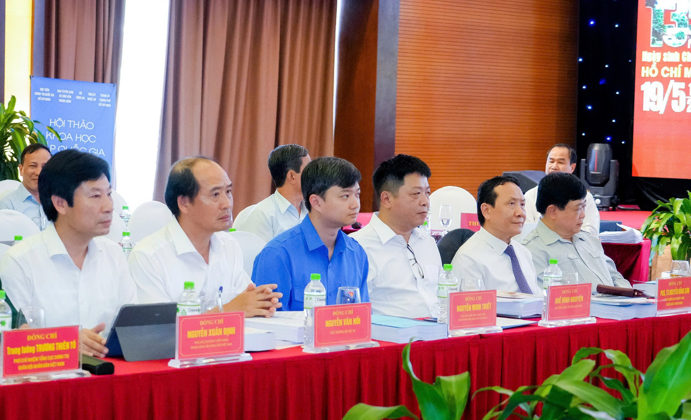 Bí thư T.Ư Đoàn Nguyễn Minh Triết tham dự hội thảo. Bí thư T.Ư Đoàn Nguyễn Minh Triết tham dự hội thảo.