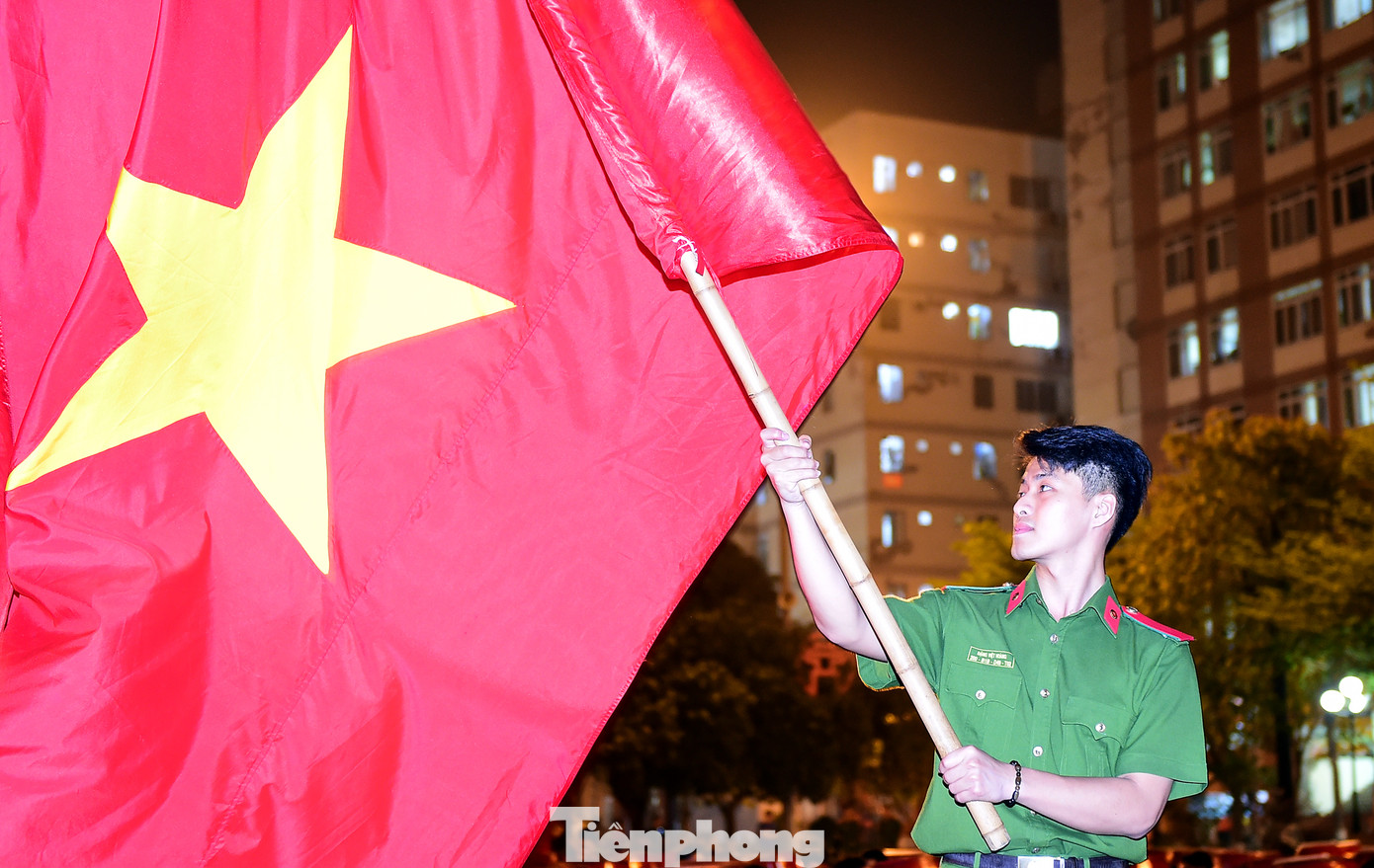 Đặng Việt Hoàng tham gia biểu diễn cờ đại trong nhiều dịp đặc biệt khác . Ảnh: Xuân Tùng