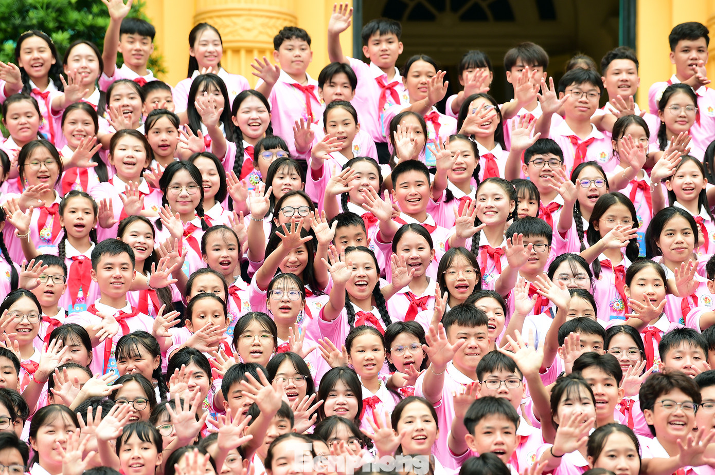 Có em xuất sắc trong các kỳ thi học sinh giỏi, có em là vận động viên thể thao dẻo dai, bản lĩnh; có em tài hoa trong âm nhạc, hội họa; có em đam mê nghiên cứu, có nhiều sản phẩm lập trình, khoa học, công nghệ; có em hàng giờ đang nỗ lực vượt khó vươn lên trong cuộc sống; có em âm thầm làm việc tốt mỗi ngày; không ngại hiểm nguy, dũng cảm cứu người trong lúc hoạn nạn.