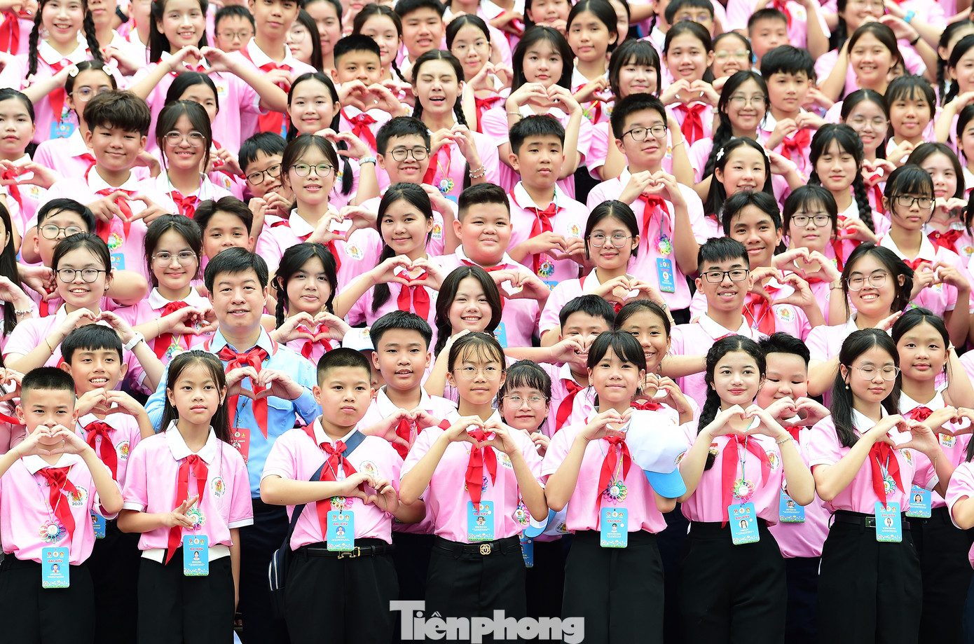 K Theo Ban Tổ chức, năm học 2024 - 2025, Ban Bí thư Trung ương Đoàn đã quyết định trao tặng Giải thưởng Kim Đồng – giải thưởng cao quý của T.Ư Đoàn, Hội đồng Đội Trung ương, cho 121 bạn đội viên và cán bộ chỉ huy Đội có thành tích đặc biệt xuất sắc trong học tập, rèn luyện và tham gia công tác Đội. Ảnh: Xuân Tùng K Theo Ban Tổ chức, năm học 2024 - 2025, Ban Bí thư Trung ương Đoàn đã quyết định trao tặng Giải thưởng Kim Đồng – giải thưởng cao quý của T.Ư Đoàn, Hội đồng Đội Trung ương, cho 121 bạn đội viên và cán bộ chỉ huy Đội có thành tích đặc biệt xuất sắc trong học tập, rèn luyện và tham gia công tác Đội. Ảnh: Xuân Tùng
