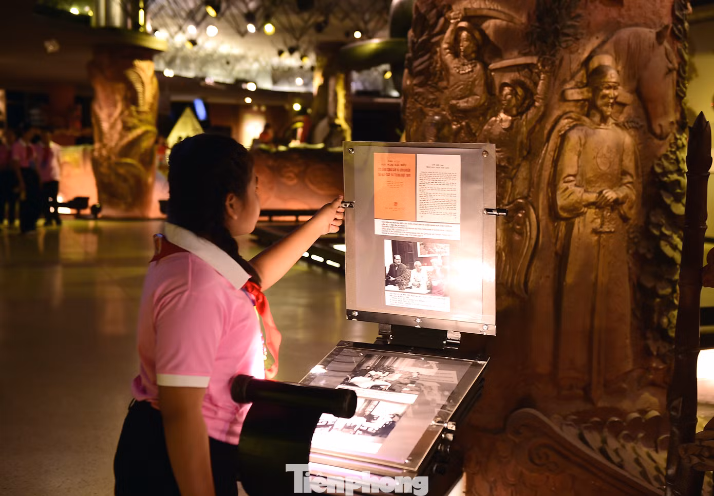 Tại Bảo tàng Hồ Chí Minh, các đại biểu đã có những trải nghiệm giàu cảm xúc. Ảnh: Xuân Tùng