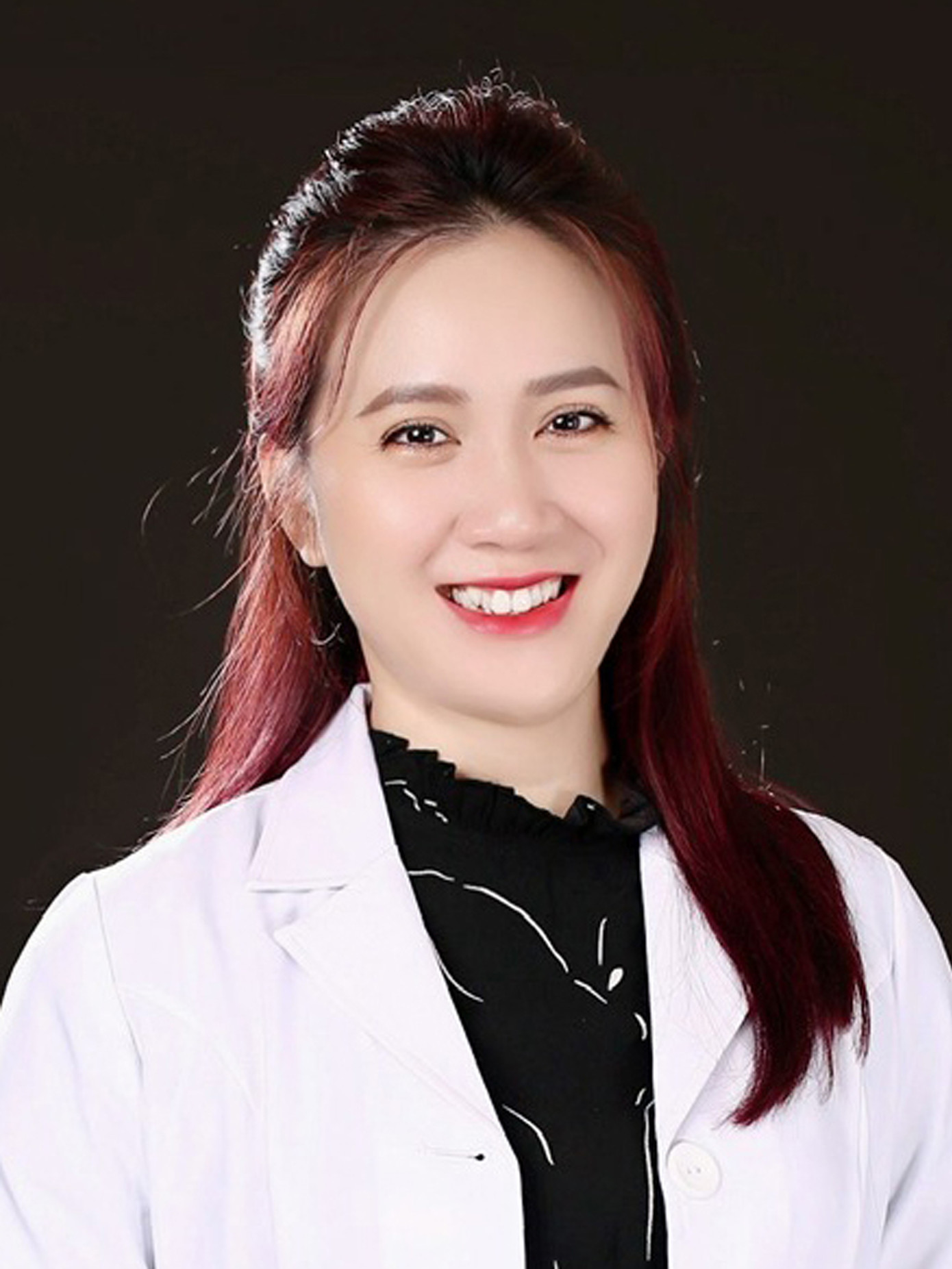 TS. BS Nguyễn Hồng Nhung - Phó Chủ nhiệm Bộ môn Phẫu thuật Miệng Hàm mặt, Trường Đại học Y Dược, Đại học Quốc gia Hà Nội.