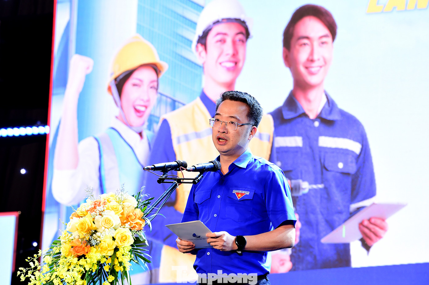 Phát biểu tại chương trình, anh Nguyễn Tường Lâm - Bí thư T.Ư Đoàn, Chủ tịch Hội LHTN Việt Nam cho biết: Cụ thể hóa các chủ trương chính sách của Đảng và Nhà nước, Đoàn TNCS Hồ Chí Minh, Hội LHTN Việt Nam các cấp đã có nhiều hoạt động chăm lo, đồng hành với thanh niên công nhân tại các khu công nghiệp, khu chế xuất, khu nhà trọ để hỗ trợ các bạn nâng cao đời sống, văn hóa, tinh thần; tạo sân chơi lành mạnh, bổ ích và rèn luyện thể chất cho thanh niên. Năm nay, T.Ư Hội LHTN Việt Nam tiếp tục phối hợp cùng TCP Việt Nam tổ chức chuỗi Ngày hội Thanh niên công nhân năm 2025 với chủ đề “Thanh niên công nhân - Lan tỏa năng lượng tích cực”. Ảnh: Xuân Tùng