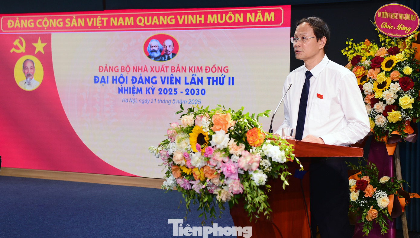 Thay mặt Đoàn Chủ tịch Đại hội, Giám đốc Nhà xuất bản Kim Đồng Bùi Tuấn Nghĩa phát biểu khai mạc Đại hội. Ảnh: Xuân Tùng Thay mặt Đoàn Chủ tịch Đại hội, Giám đốc Nhà xuất bản Kim Đồng Bùi Tuấn Nghĩa phát biểu khai mạc Đại hội. Ảnh: Xuân Tùng