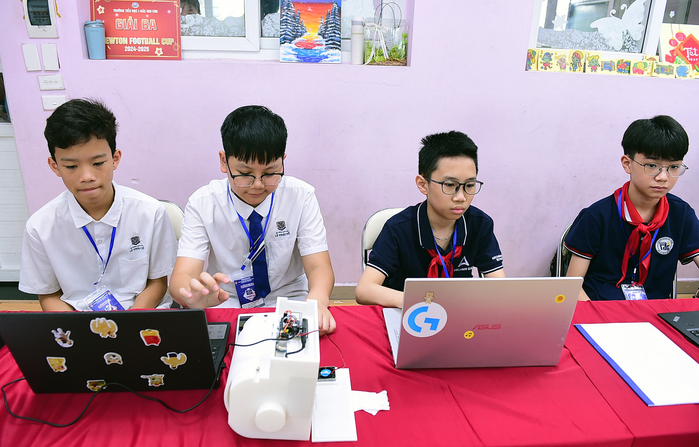 Trong vòng Chung kết Hội thi, các thí sinh tranh tài ở 6 bảng thi. Ảnh: Xuân Tùng