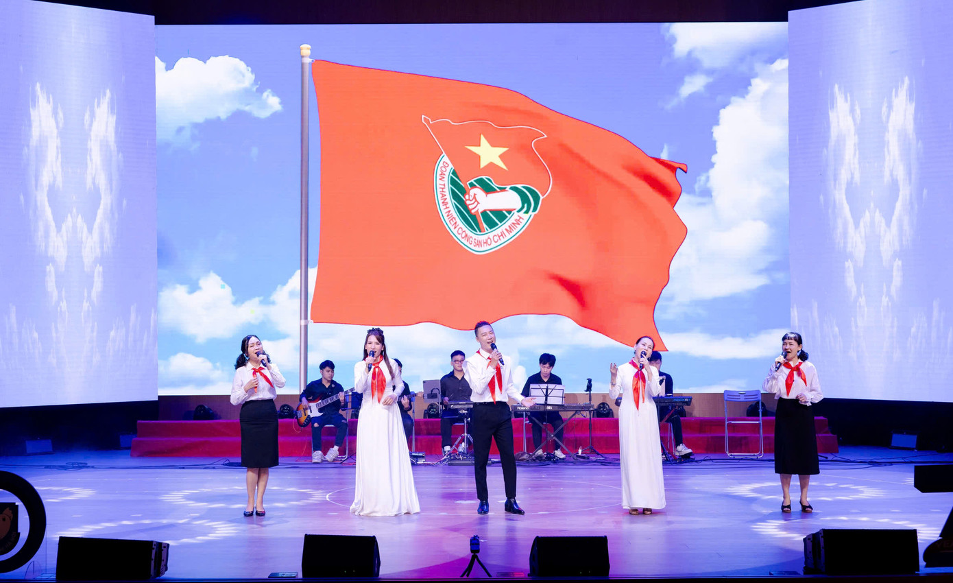 Chương trình gồm 3 phần nghệ thuật với các chủ đề là bản giao hưởng của ký ức, hiện tại và tương lai. Ảnh: BTC