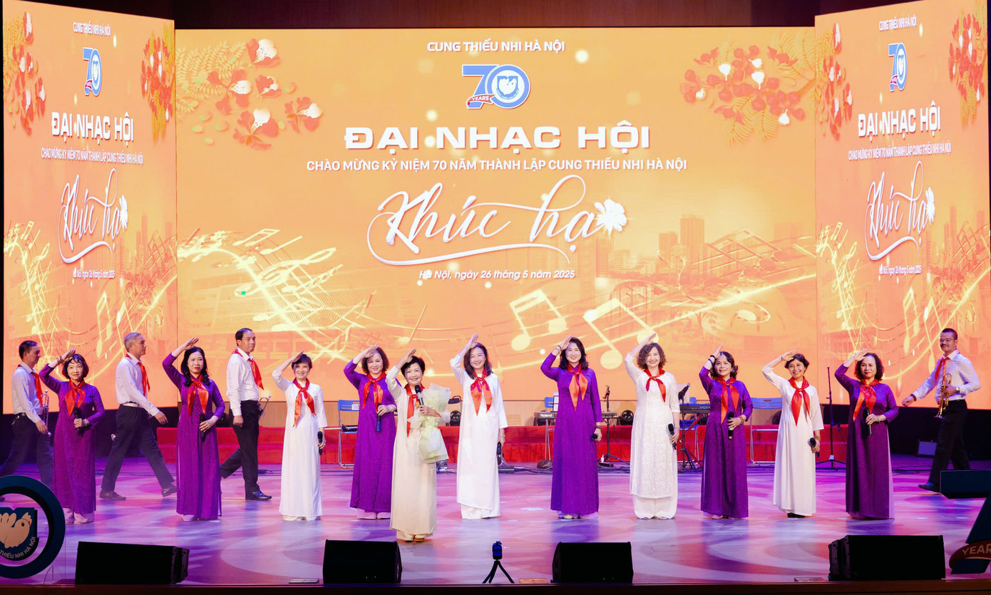 Phần1 với chủ đề “Ngày ấy – Ký ức tuổi thơ” gợi nhớ một thời hồn nhiên qua những giai điệu trong trẻo gắn liền với ký ức dưới mái nhà Cung Thiếu nhi.