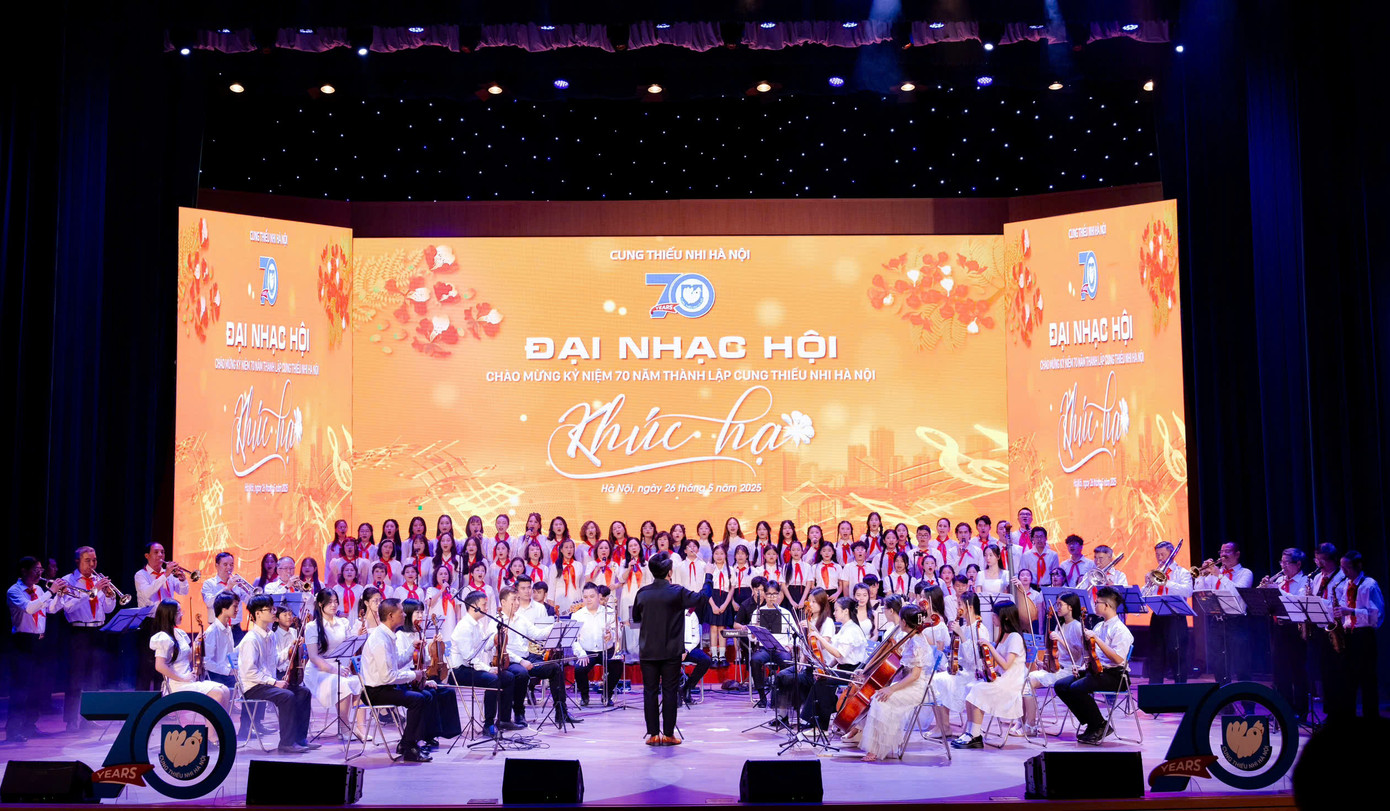 “Khúc Hạ - Giai điệu kết nối ký ức và khát vọng” là thông điệp của Đại nhạc hội kỷ niệm 70 năm thành lập Cung Thiếu nhi Hà Nội (1/6/1955 – 1/6/2025). Chương trình diễn ra tại Nhà hát Kim Đồng – Cung Thiếu nhi Hà Nội (đường Phạm Hùng, quận Nam Từ Liêm). Ảnh: BTC