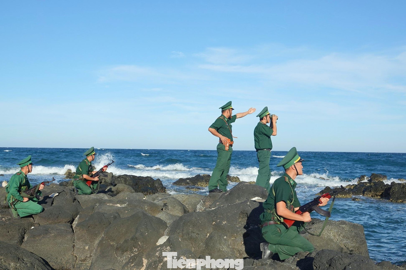 BĐBP Quảng Trị tuần tra bảo vệ chủ quyền trên đảo Cồn Cỏ. Ảnh: Nguyễn Minh BĐBP Quảng Trị tuần tra bảo vệ chủ quyền trên đảo Cồn Cỏ. Ảnh: Nguyễn Minh