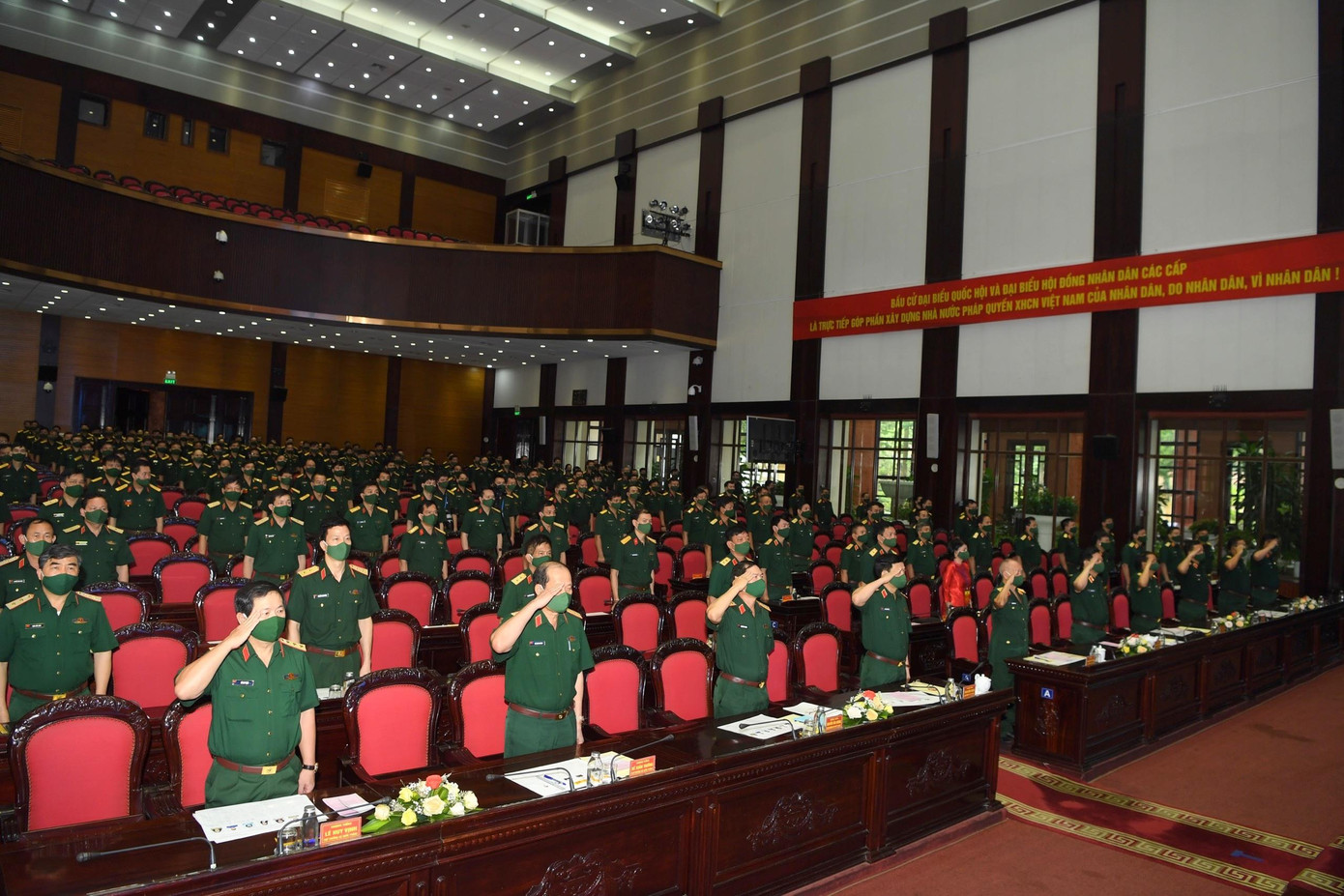 Lễ chào cờ tại hội trường Bộ Quốc phòng (khu vực bỏ phiếu số 11) Lễ chào cờ tại hội trường Bộ Quốc phòng (khu vực bỏ phiếu số 11)