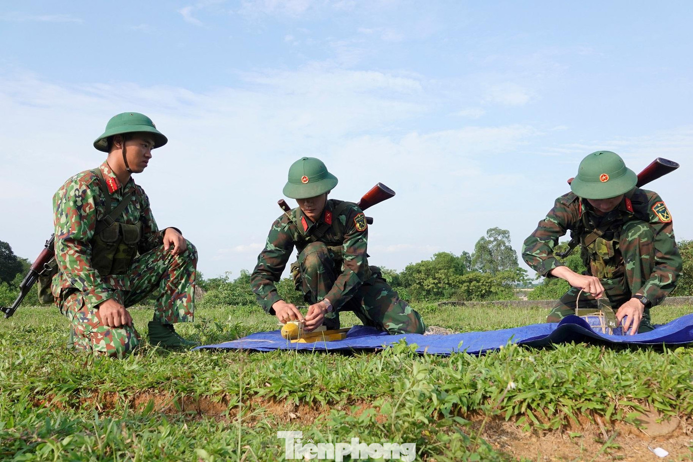 Thực hành gói buộc lượng nổ đánh lô cốt địch
