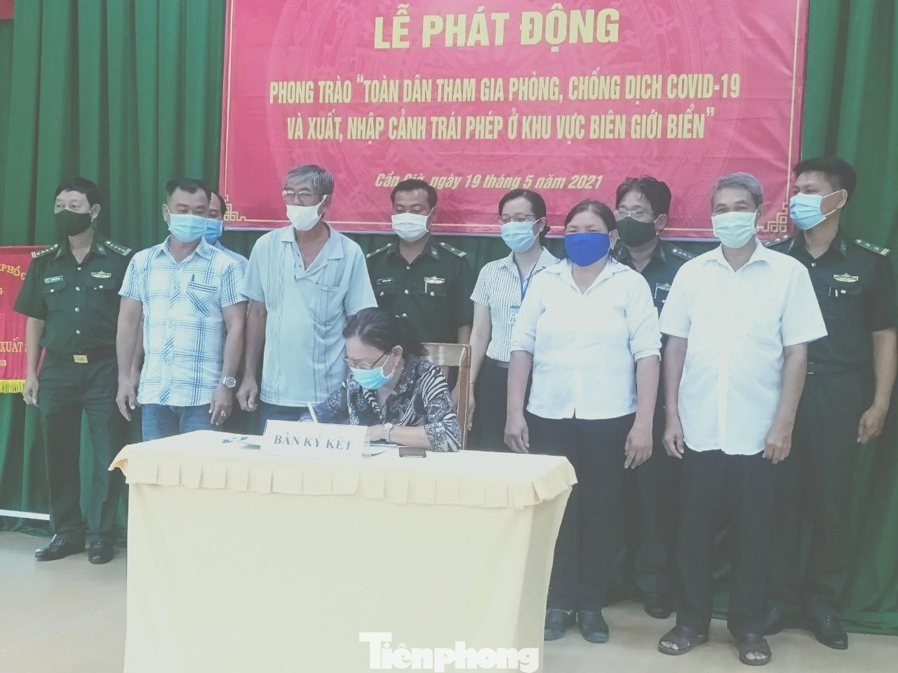 Trưởng ban điều hành các khu phố trên địa bàn ký kết thực hiện phong trào Trưởng ban điều hành các khu phố trên địa bàn ký kết thực hiện phong trào