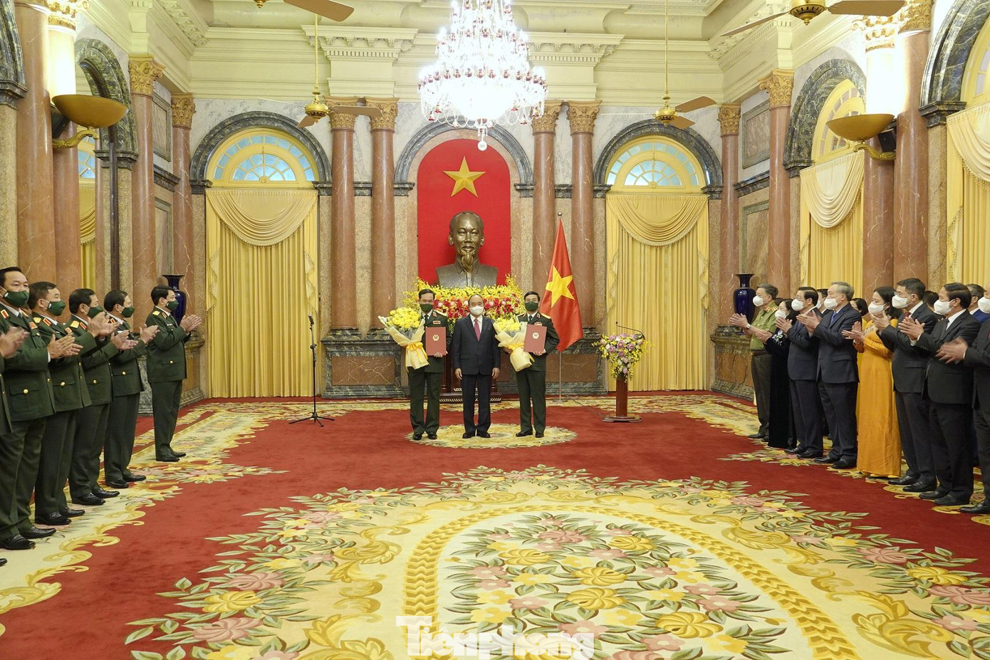 Cùng tham dự buổi lễ có nhiều lãnh đạo Đảng, Nhà nước, Quân uỷ Trung ương và các bộ, ban, ngành trung ương. Cùng tham dự buổi lễ có nhiều lãnh đạo Đảng, Nhà nước, Quân uỷ Trung ương và các bộ, ban, ngành trung ương.