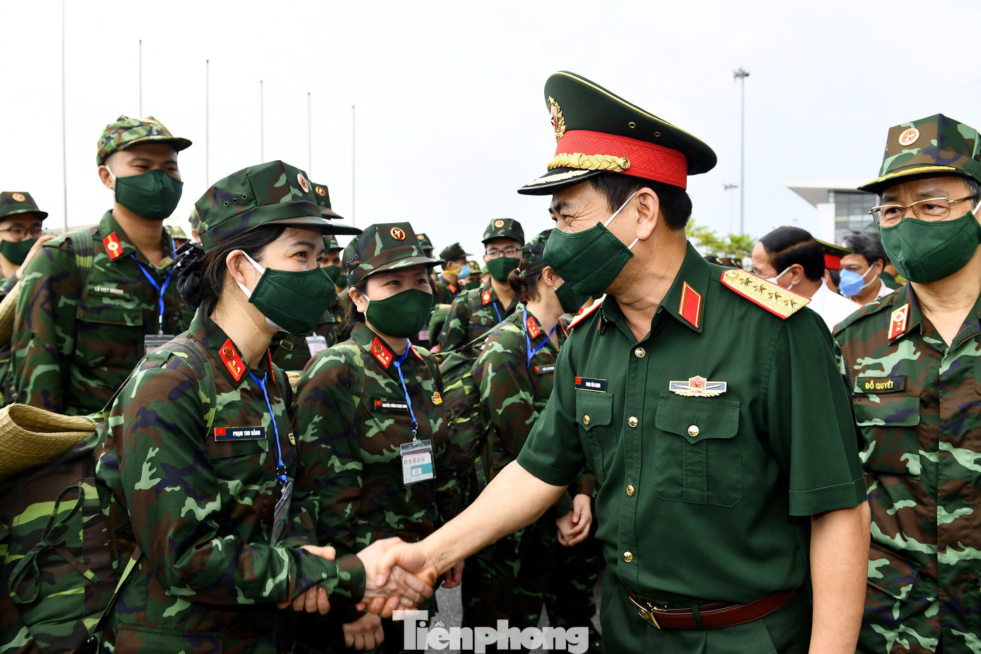 Tác phẩm “Gửi trọn niềm tin vào nơi tâm dịch” đạt giải A của Trung úy Nguyễn Tuấn Huy (Báo Quân đội Nhân dân) Tác phẩm “Gửi trọn niềm tin vào nơi tâm dịch” đạt giải A của Trung úy Nguyễn Tuấn Huy (Báo Quân đội Nhân dân)