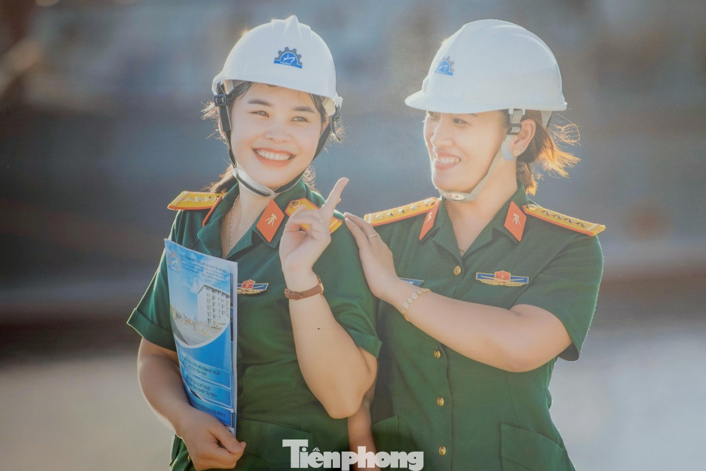 Tác phẩm tiêu biểu trưng bày tại triển lãm Tác phẩm tiêu biểu trưng bày tại triển lãm