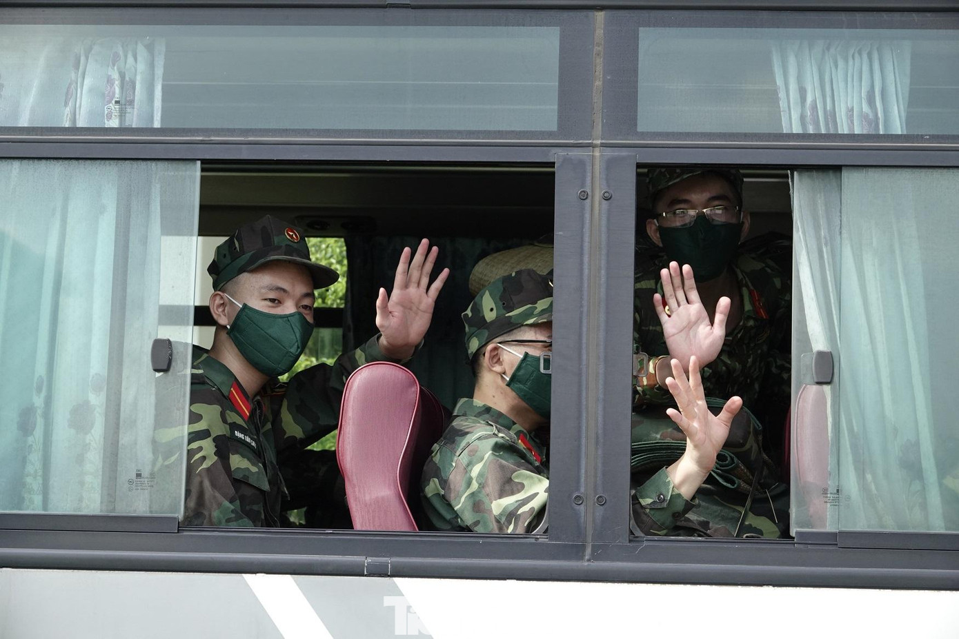 Tạm biệt hậu phương