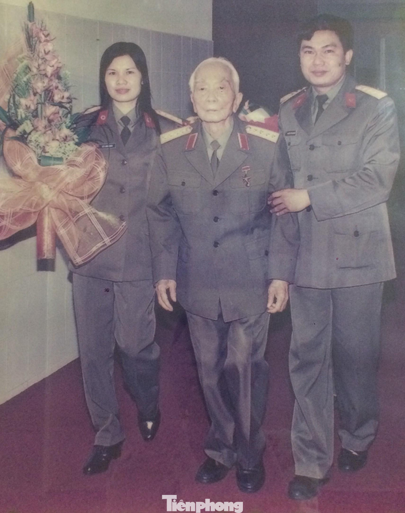 17 năm thực hiện nhiệm vụ đặc biệt tại Bệnh viện T.Ư Quân đội 108, Trung tá quân nhân chuyên nghiệp Nguyễn Tiến Ngành (Trung đội trưởng Trung đội bảo vệ Khoa A11) là một trong số ít quân nhân của Lữ đoàn 144 được ở gần Đại tướng lâu nhất. Tháng 2/2009, anh và một nữ điều dưỡng viên của Khoa A11 vinh dự được tháp tùng Đại tướng đi xem một buổi văn nghệ quần chúng tại Bệnh viện.