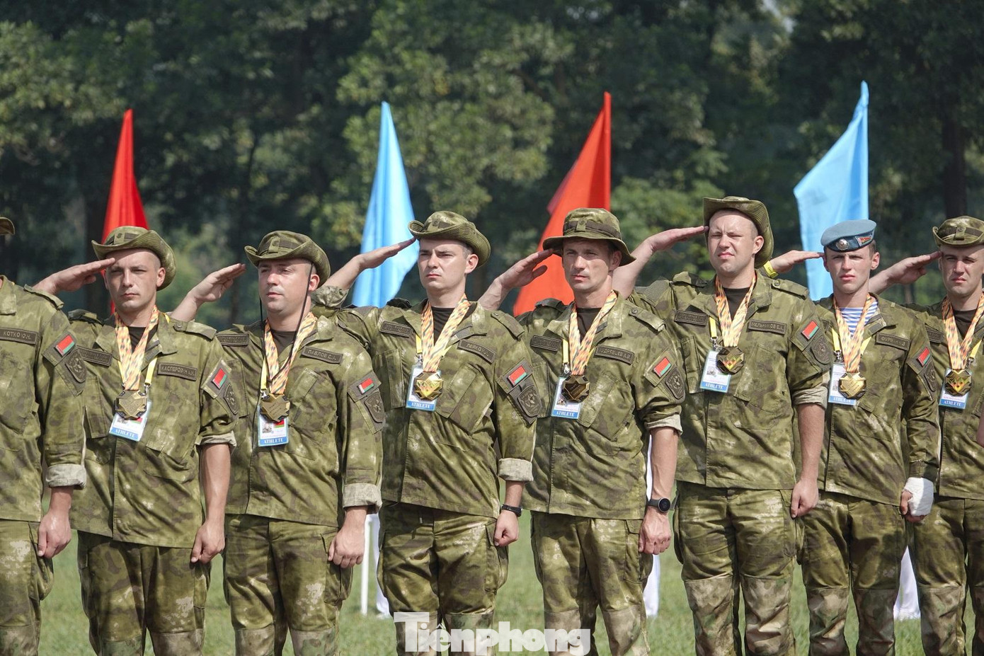 Đội tuyển Belarus với tấm Huy chương Đồng cuộc thi Vùng tai nạn