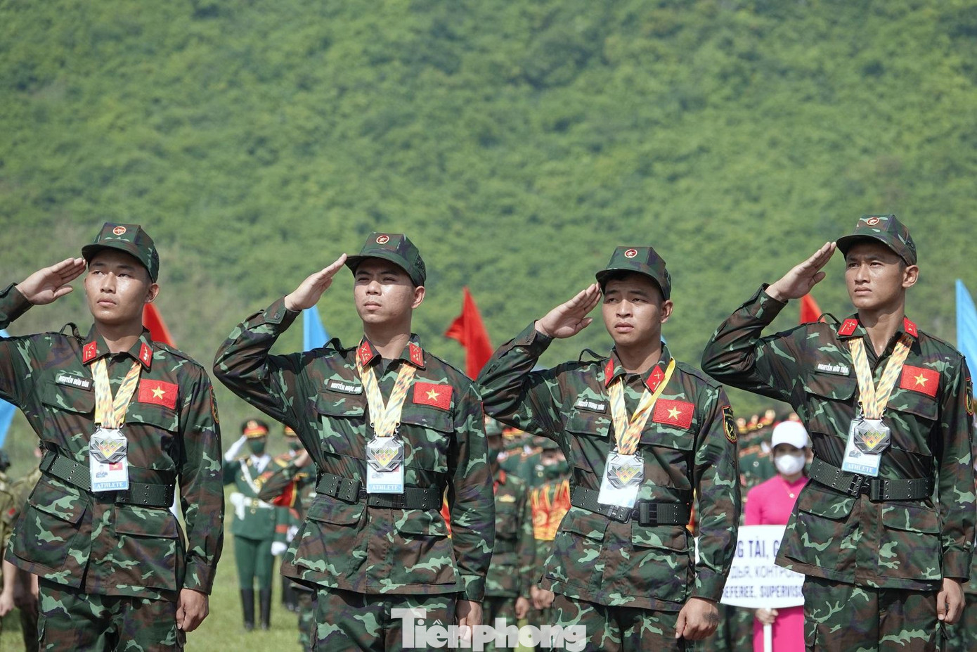 Đội tuyển Việt Nam với tấm Huy chương Bạc cuộc thi Vùng tai nạn