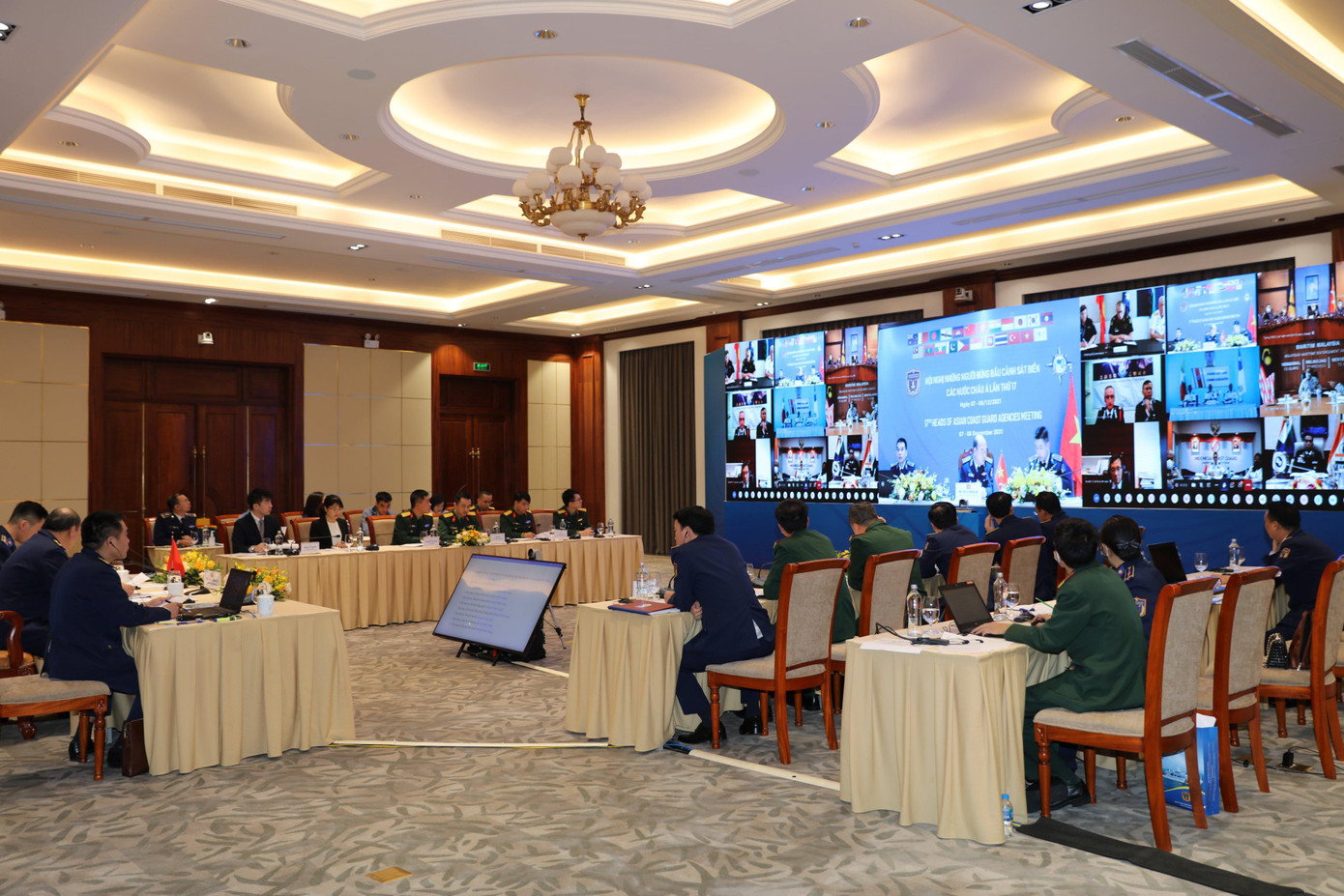 Các đại biểu dự hội nghị tại điểm cầu Việt Nam Các đại biểu dự hội nghị tại điểm cầu Việt Nam