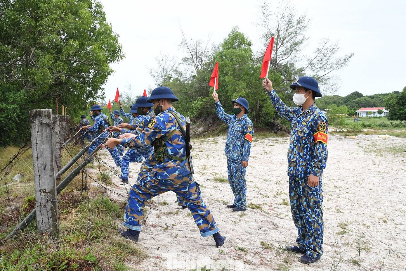 Sử dụng lượng nổ đánh các mục tiêu