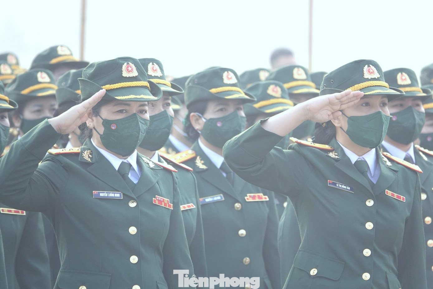 Các nữ quân nhân ưu tú tại lễ báo công dâng Bác Các nữ quân nhân ưu tú tại lễ báo công dâng Bác