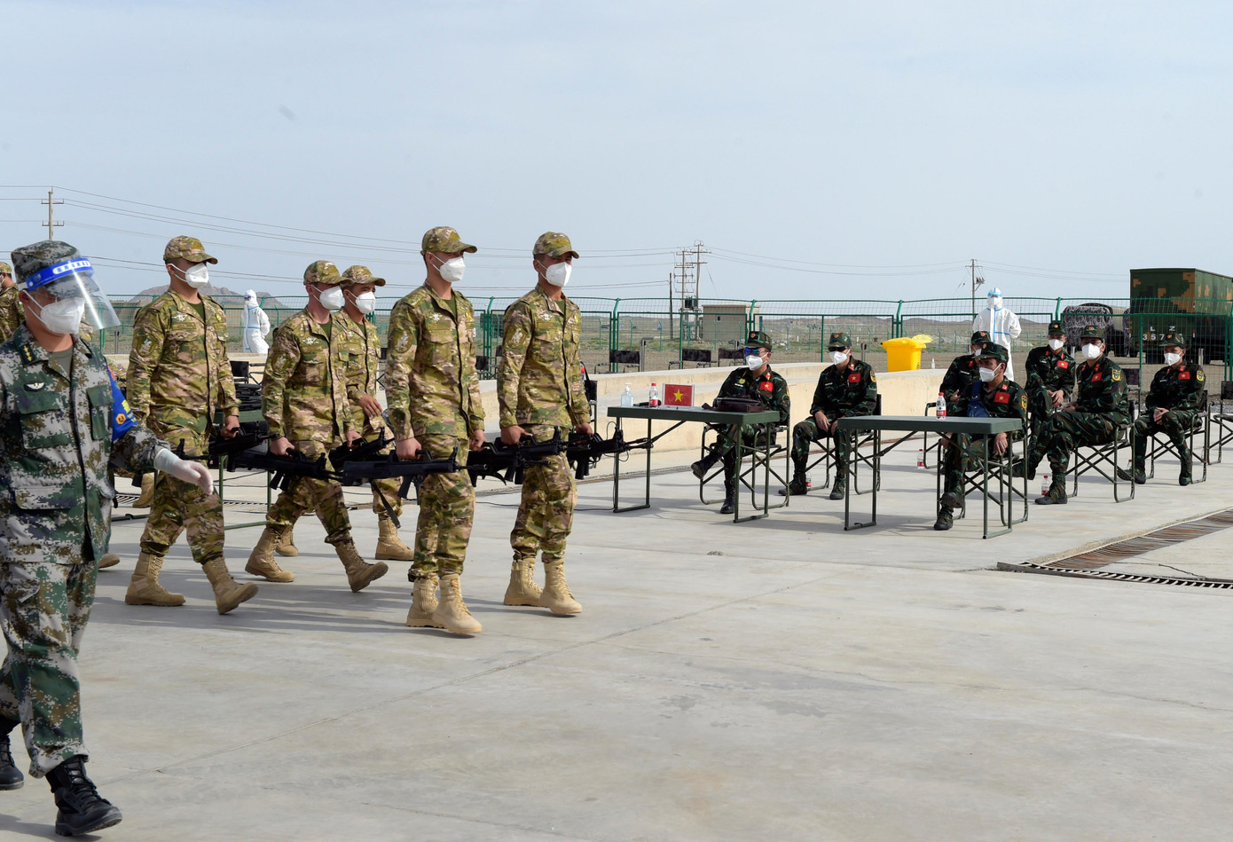 Đội tuyển Uzbekistan đưa vũ khí về bảo quản tại kho