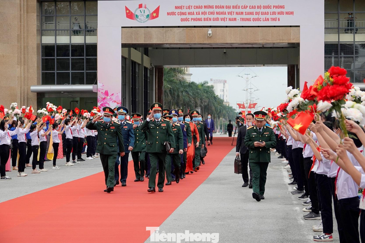 Đoàn tướng lĩnh, sĩ quan cấp cao tháp tùng Thượng tướng Phan Văn Giang sang Trung Quốc dự giao lưu. Ảnh: Nguyễn Minh Đoàn tướng lĩnh, sĩ quan cấp cao tháp tùng Thượng tướng Phan Văn Giang sang Trung Quốc dự giao lưu. Ảnh: Nguyễn Minh