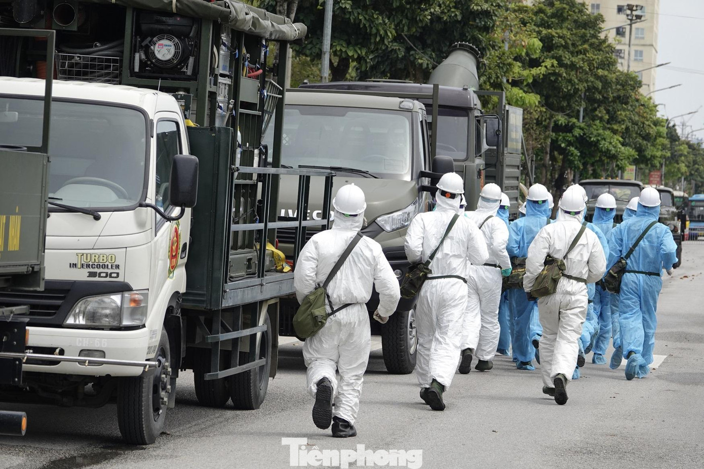 Cơ động lên xe thực hiện nhiệm vụ