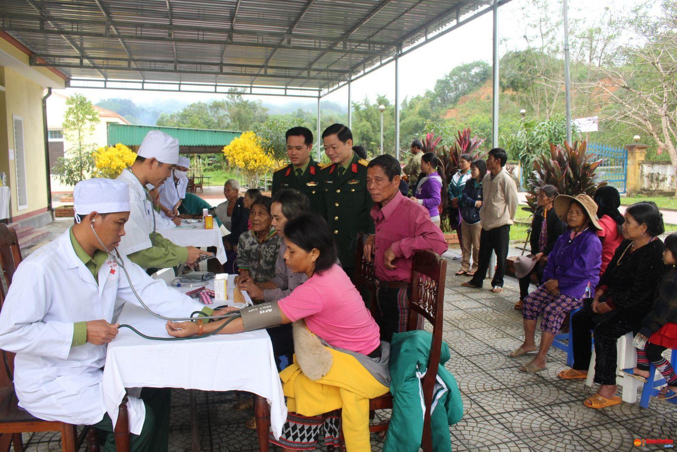 Đoàn KTQP 92 (Bộ chỉ huy Quân sự Thừa Thiên Huế) tổ chức khám bệnh, cấp thuốc miễn phí cho nhân dân địa phương Đoàn KTQP 92 (Bộ chỉ huy Quân sự Thừa Thiên Huế) tổ chức khám bệnh, cấp thuốc miễn phí cho nhân dân địa phương