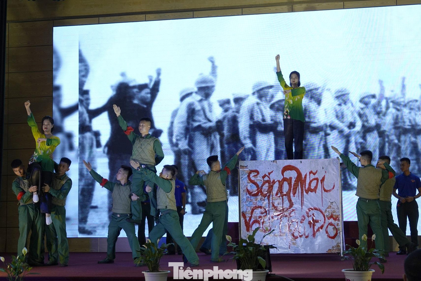 Một tiết mục sân khấu hóa tại hội thi Một tiết mục sân khấu hóa tại hội thi