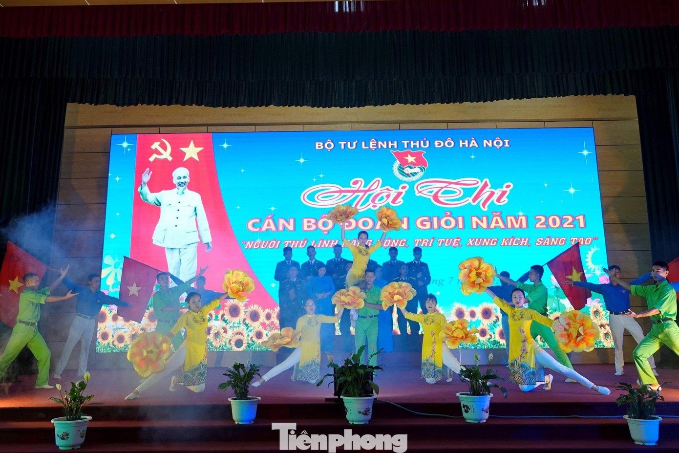 Đoàn viên thanh niên các đơn vị biểu diễn văn nghệ tại hội thi Đoàn viên thanh niên các đơn vị biểu diễn văn nghệ tại hội thi